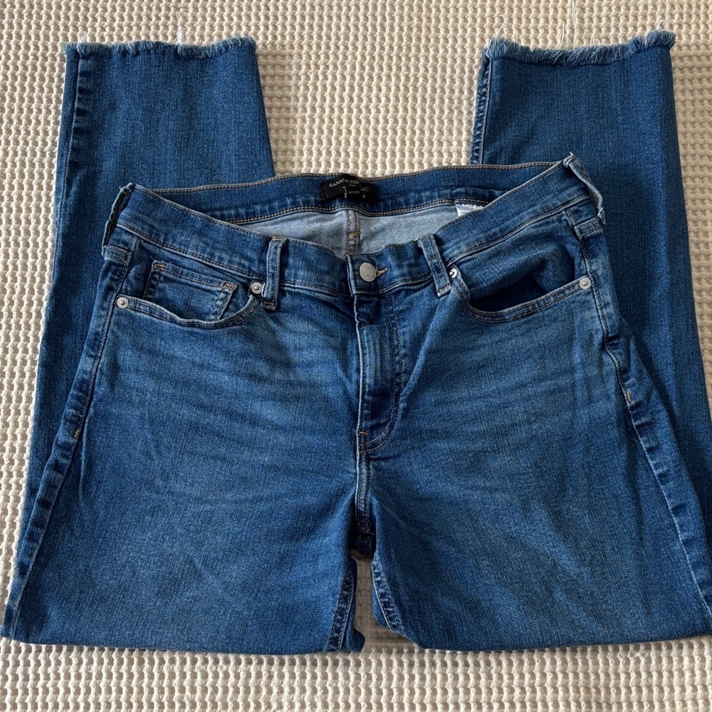 Banana Republic Mid-Rise Slim Cigarette Jeans Medium Wash Distressed Hem 31/12